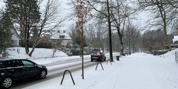 Meteorologen behielten Recht: Andauernder Schneefall und Glätte