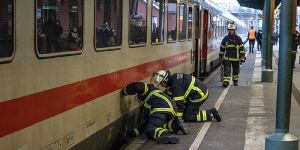 Qualmentwicklung im Waggon: IC im Bahnhof Harburg evakuiert