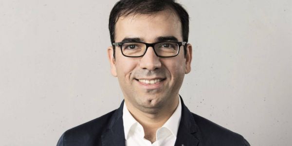 Nima Shokri ist neuer Professor an der TUHH und möchte die Welt positiv verändern und sie zu einem lebenswerteren Ort machen. Foto: TUHH/Eva Häberle Er möchte die Welt positiv verändern: Nima Shokri neuer Professor an der TUHH