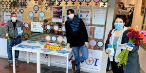Aktion in Neuwiedenthal: Blumen zum Internationalen Weltfrauentag