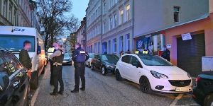 Messerstich nach Bedrohung mit Baseballkeule - Polizeieinsatz im Phoenixviertel 