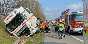 Fahrer verlor Bewusstsein - Laster kam von Autobahn ab