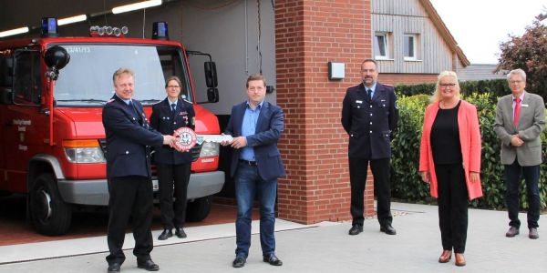 Schlüssel-Übergabe: 830.000 Euro-Anbau  für die Feuerwehr Glüsingen