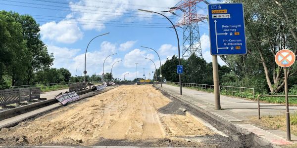 Hier siehts ja wüst aus: Diese Mega-Sandkiste sorgt für genervte Autofahrer