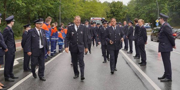 120 Feuerwehrleute verabschieden Bereichsführer Jörg Wendt