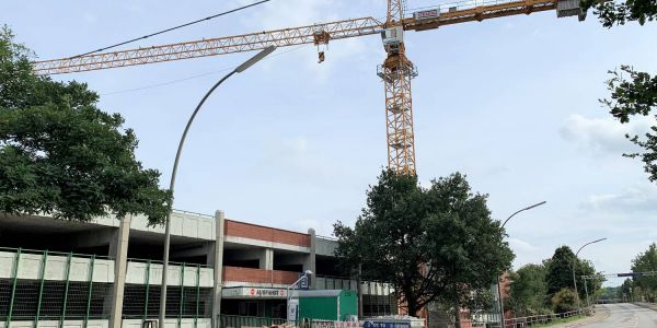 Kran an der P+R-Anlage: Startschuss für zusätzliche Parkebene
