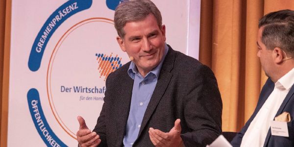 Metin Hakverdi, hier bei der Talkrunde des Wirtschaftsvereins vor der Wahl, ist der Gewinner im Wahlkreis 23. Foto: André Zand-Vakili Wahltalrunde