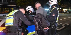 Schwere Krawalle am Halloween-Abend in Harburg - drei Polizisten verletzt
