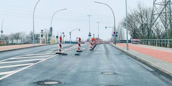 Ein Teil der Sperrung Neuländer Straße wurde aufgehoben: Die östlichen Rampen der B75 AS HH-Neuland sowie die Neuländer Straße zwischen AS-HH-Neuland (Ost) und Werrastieg konnten vorzeitig freigegeben werden. Foto: Christian Bittcher Gute Nachricht von der Mega-Baustelle: Teil der Neuländer Straße frei