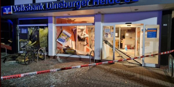 Erneut Geldautomat gesprengt: Panzerknacker schlugen in Hittfeld zu