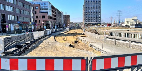Neuer Asphalt für den Veritaskai: Vier Tage Vollsperrung im Binnenhafen