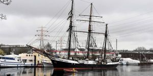 „Leinen los!“: Nach zwei Jahren hat die "Fridtjof Nansen“ Harburg verlassen