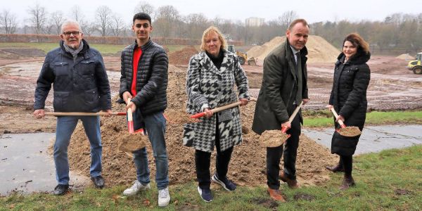 Drei-Millionen-Projekt: Erster Spatenstich für den neuen Super-Sportplatz