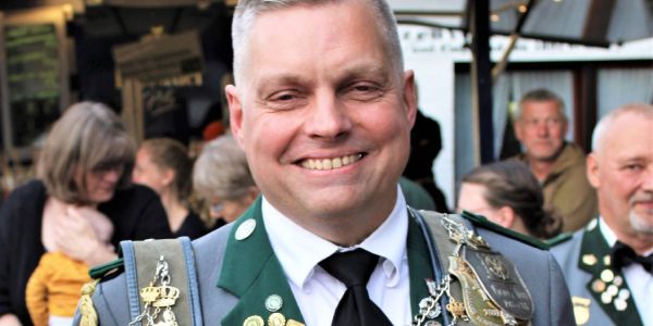 Hermann Marquard, jun. ist neuer Schützenkönig 2022 / 2023 im Schützenverein Rönneburg. Er hat den Beinnamen “Der Frühaufsteher” erhalten. Foto: SV Rönneburg Neuer Schützenkönig in Rönneburg: „Der Frühaufsteher“ schoss den Vogel ab