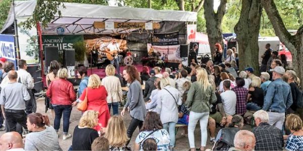 Nach zwei Jahren Zwangspause heißt es Anfang August am Außenmühlenteich wieder "Kleines Fest am Großen Teich". Foto: André Zand-Vakili Drei Tage Party: Anfang August findet wieder das Außenmühlenfest statt