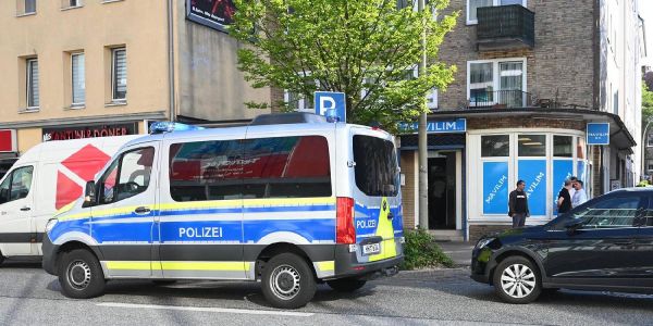 Fünf illegale Glücksspielautomaten und ein Wettterminal sichergestellt - Polizei durchsucht Harburger Kulturverein