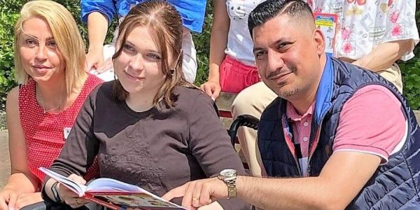 Schüler wird Coach: Syrer übt Deutsch mit Geflüchteten aus der Ukraine
