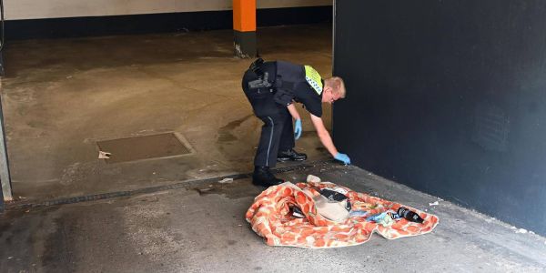 Obdachlose in Tiefgaragezufahrt überfahren - Opfer schwebt in Lebensgefahr