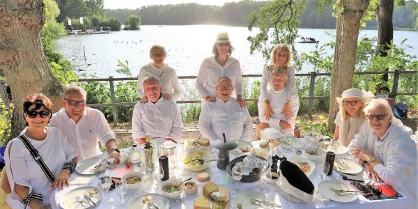 Romantisch oder in fröhlicher Runde: Beim Weißen Dinner ging beides  