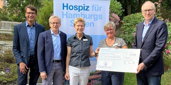 Großzügige Spende übergeben: 15.000 Euro für das DRK-Hospiz