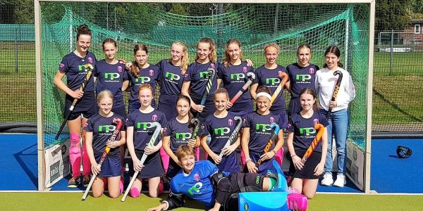 Die erfolgreichen Hockey-Mädchen-U14 der TGH belegten bei den Hamburger Meisterschaften Platz 3. Foto: Heike Nerbe, TGH Hamburger Meisterschaft: Hockey-Mädchen der TGH auf Platz 3