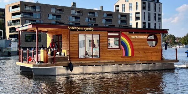 Autorenlesung und Inklusions-Hausboot: Arnold Schnittger zweimal in Harburg