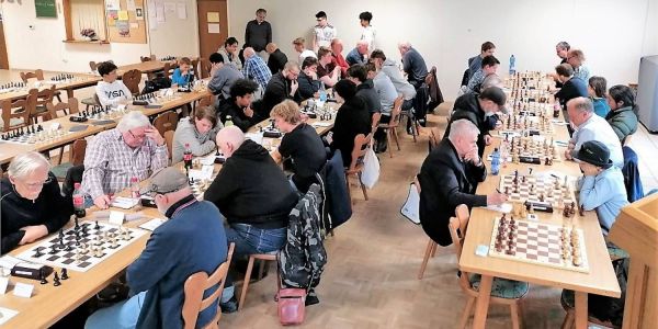 Die Schach-Welt war zu Gast in Sinstorf: Im Schützenhaus Sinstorf ging es am ersten Oktober-Wochenende drei Tage lang um Weltranglistenpunkte. Foto: GWH Grün-Weiss Harburg: 50 Teilnehmer beim Weltranglisten Schach-Turnier
