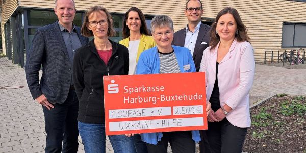 Gemeinsam helfen: 2.500 Euro für die Ukraine-Hilfe des Vereins Courage
