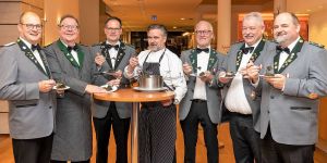 Einführung beim Grünkohl-Essen: Die Gilde hat drei neue Knopfsergeanten