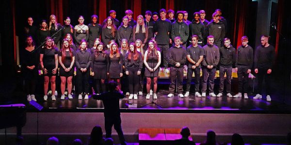 Weihnachtskonzert der Stadtteilschule Fischbek-Falkenberg zog viele Gäste an