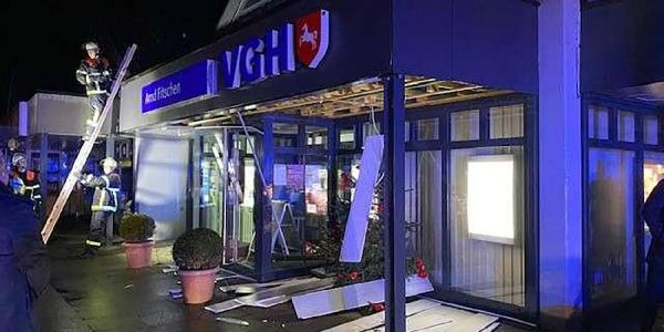 Explosion und Verkehrsunfall sorgten für Polizei- und Feuerwehreinsätze