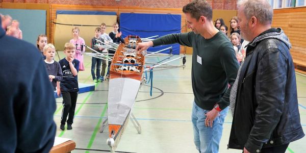 Bootstaufe am AvH: Schule ist jetzt stolzer Besitzer eines Ruder-Achters