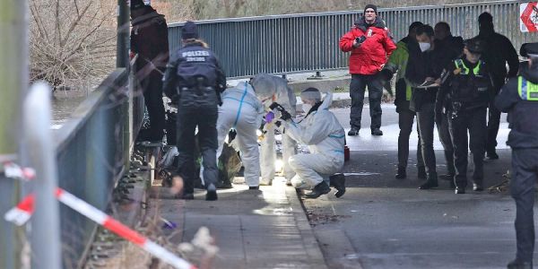 Angler fischt Leichenteile aus der Wilhelmsburger-Dove-Elbe