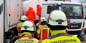 A261-Parkplatz Rosengarten-West: Gefahrgut-Einsatz für die Feuerwehr