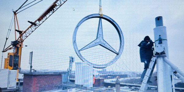 Ein großer Stern wird auf die Reise nach Hausbruch geschickt (Video)