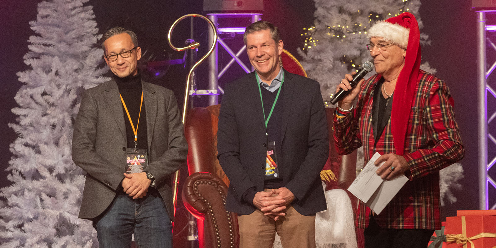 Polizeipräsident Falk Schnabel, sein Vize Mirko Streiber und Peter Sebastian auf der Bühne. Foto: zv Polizeipräsident Falk Schnabel, sein Vize Mirko Streiber und Peter Sebastian auf der Bühne. Foto: zv