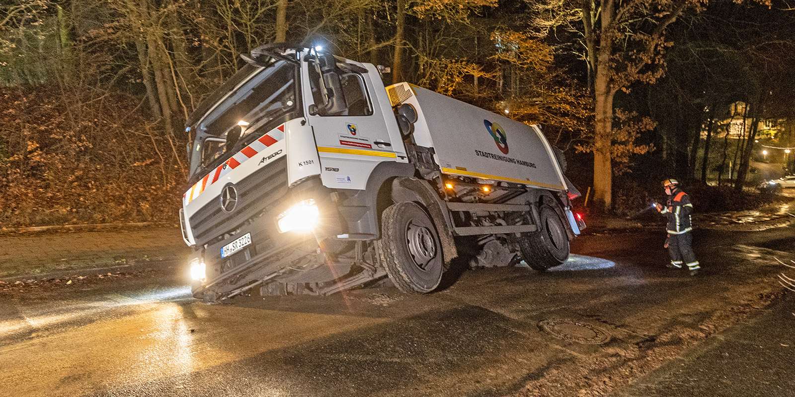 Im Dezember 2021 sackte in Eißendorf ein Fahrzeug nach einem Rohrbruch ein. Foto: zv