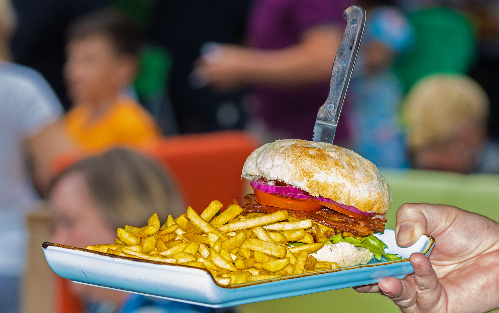 BBQ-Burger in der Panthera-Bar. Foto: zv BBQ-Burger in der Panthera-Bar. Foto: zv