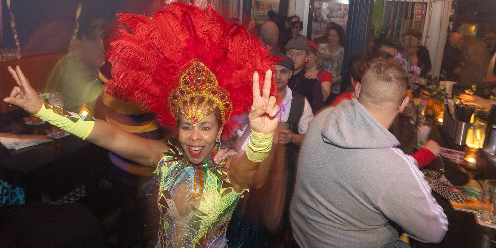 Samba-Tänzerinnen brachten Brasiliens Karneval in die Lämmertwiete