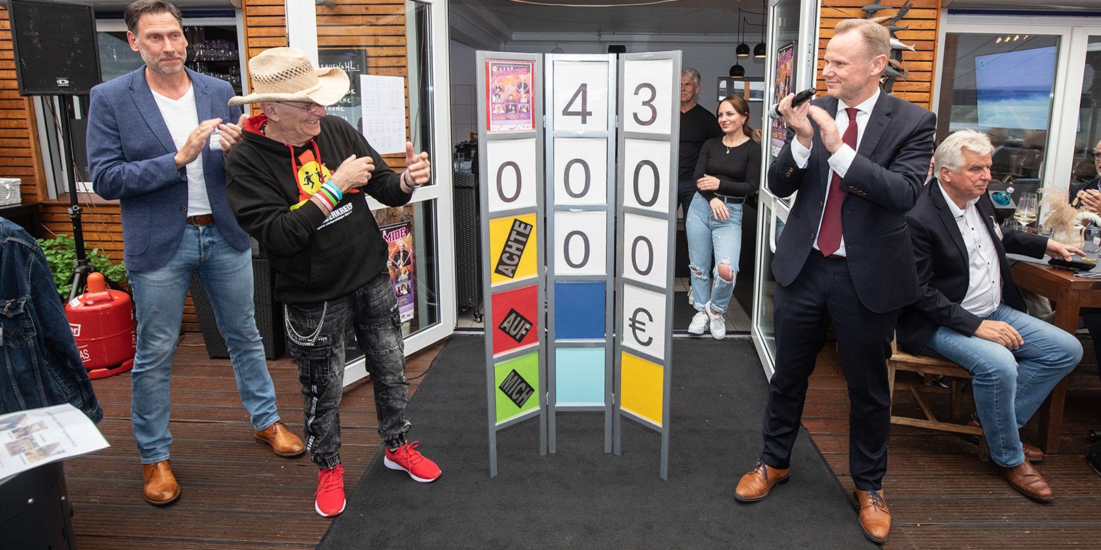 Starpyramide & Friends bringen 43.000 Euro für unfallgeschädigte Kinder auf