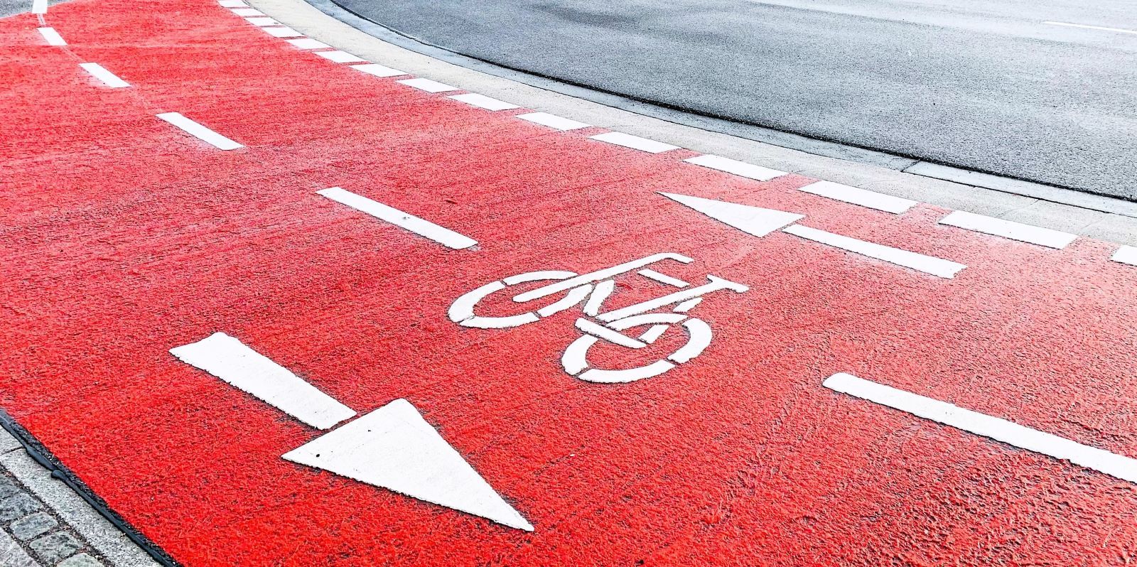 Ausbau Radroute 10 in Bostelbek: Neuer Asphalt unter Vollsperrung