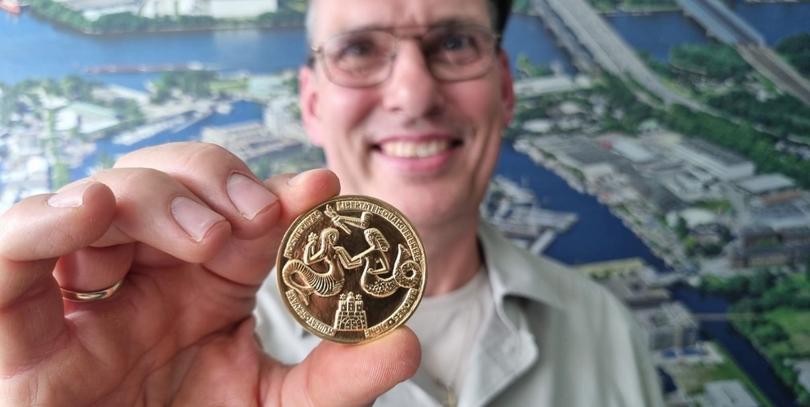 Auszeichnung für engagierten Harburger: Andreas Raguse erhält den Portugaleser in Gold