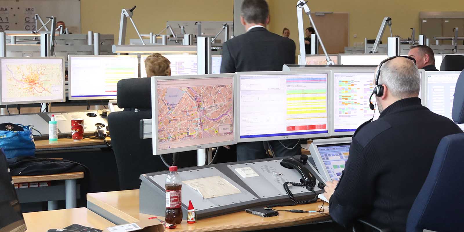 Leitstellen-Ausstattung für Behörden: So findet sich der optimale Spezialist für die Ausstattung von Leitstellen