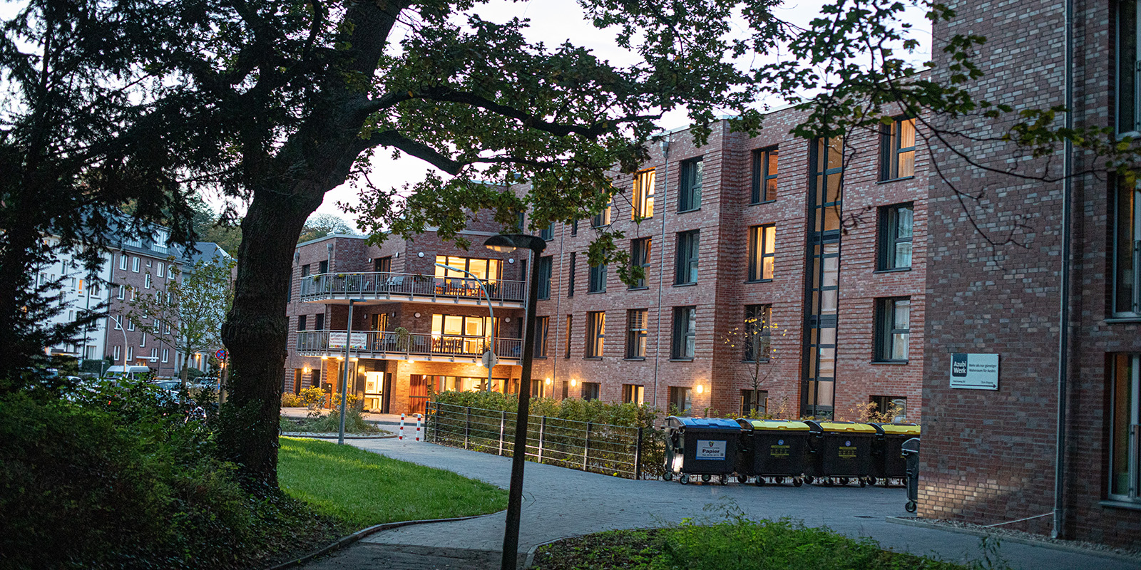 Häusliche Pflege für Senioren: Zwischen Eigenständigkeit und professioneller Unterstützung