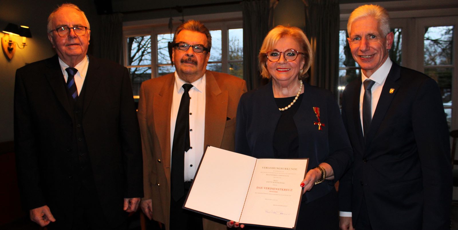 Herausragendes Engagement: Anette Kosakowski erhält das Bundesverdienstkreuz am Bande 