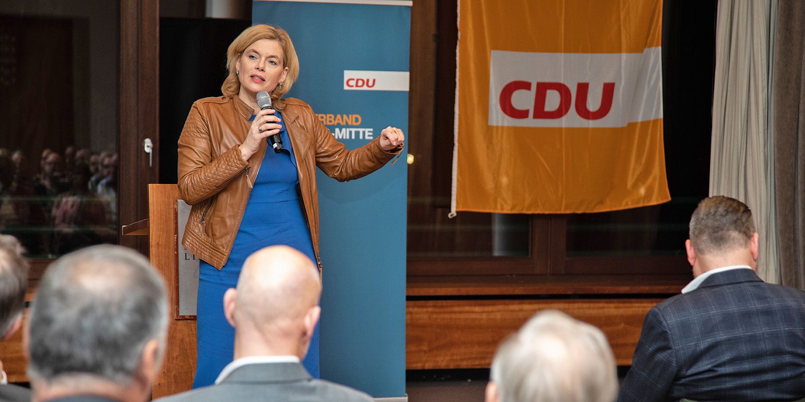 Bundesschatzmeisterin Julia Klöckner trommelt für die CDU in Harburg