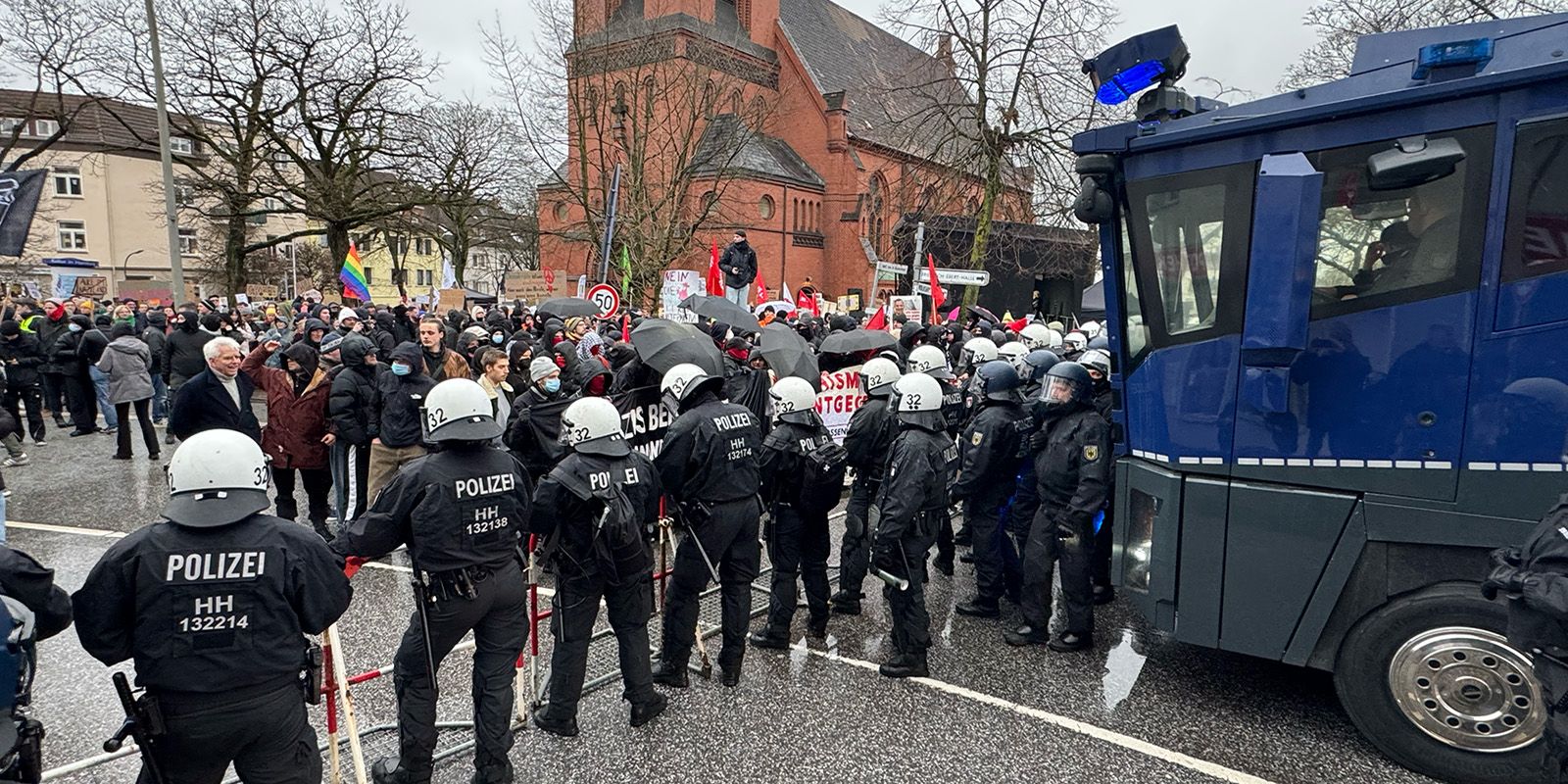 Rangeleien und Wasserwerfereinsatz rund um AfD-Veranstaltung in Heimfeld