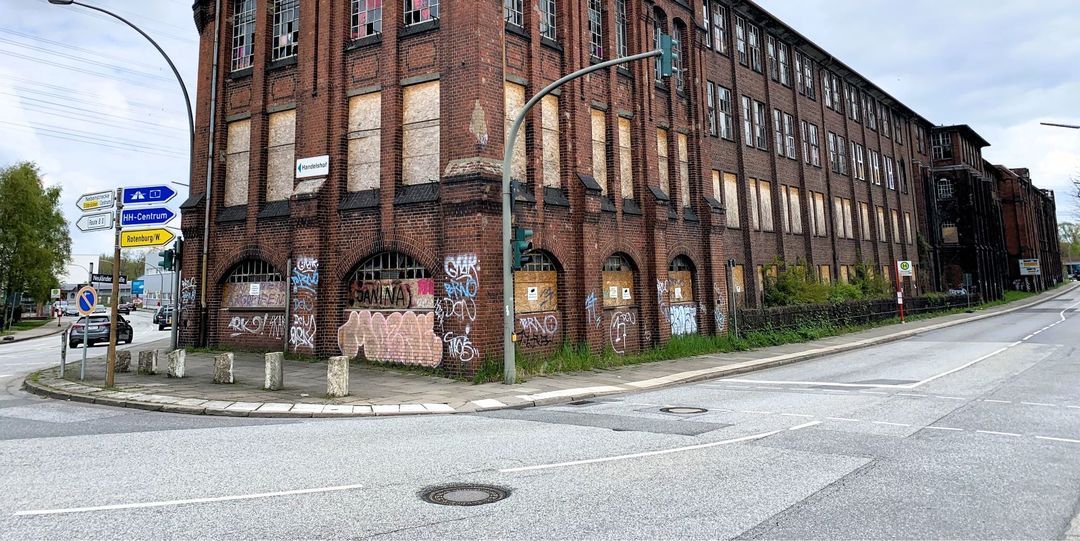 Die Neuländer Straße zwischen Nartenstraße und Hannoversche Straße wird voll gesperrt. Foto: Christian Bittcher Die Neuländer Straße zwischen Nartenstraße und Hannoversche Straße wird voll gesperrt. Foto: Christian Bittcher