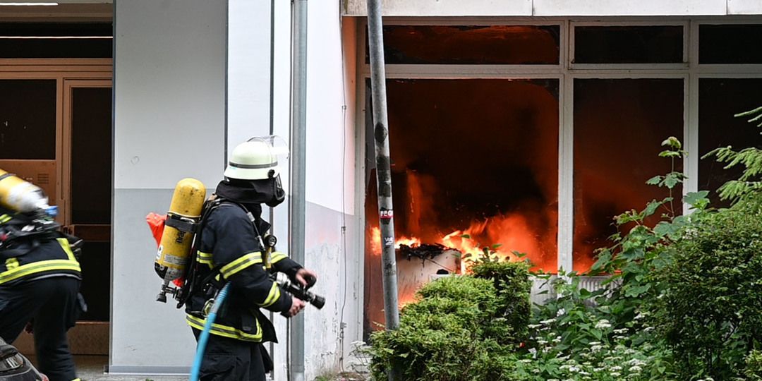 Feuer im Erdgeschoss: Hochhaus am Soltauer Ring evakuiert