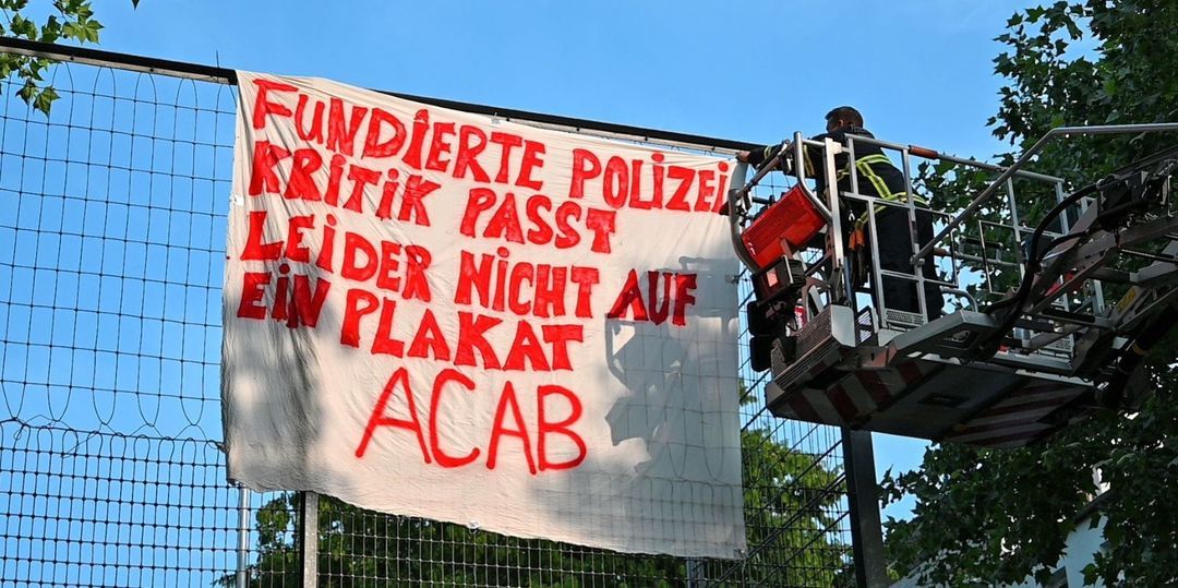 Phoenix-Viertel: Erneut wurden Plakate gegen die Polizei aufgehängt